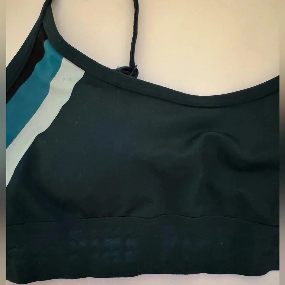 Victoria’s Secret Pink Ultimate Lightly Lined Sports Bra - Picture 2 of 8